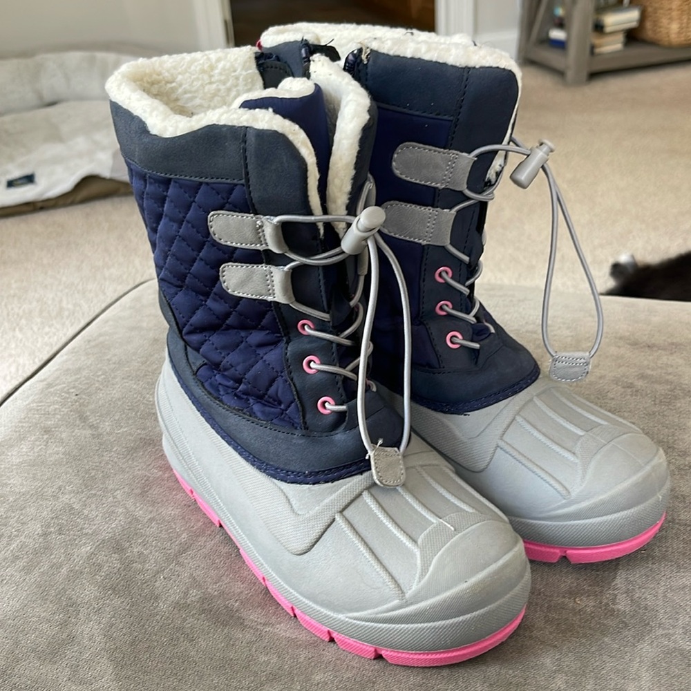Girls Cat & Jack Winter Boots. Size 4. Worn once.